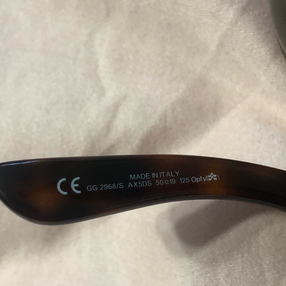 GUCCI SUNGLASSES (AUTHENTIC) - Picture 3 of 6